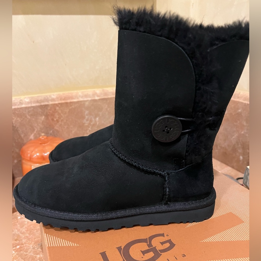 Worn 1x Ugg Bailey Black button boots youth 6 Women’s 6.5 7